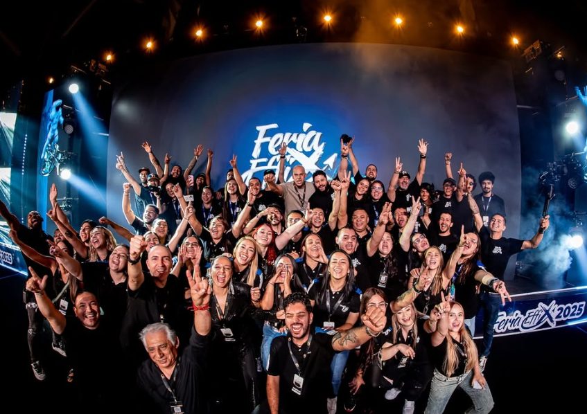 Comunidad Feria EFFIX 2025 en tarima